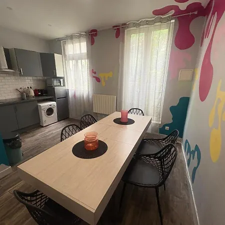 Two Floor With Theatre باريس